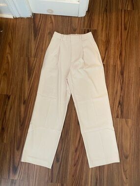 Uniqlo Women's Pleated Wide Pants in Natural